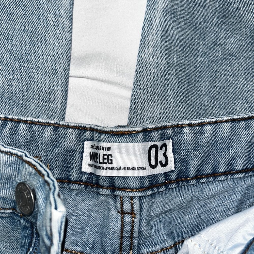 Jeans - Picture 2 of 4